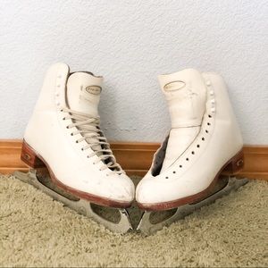Riedell women’s ice skates